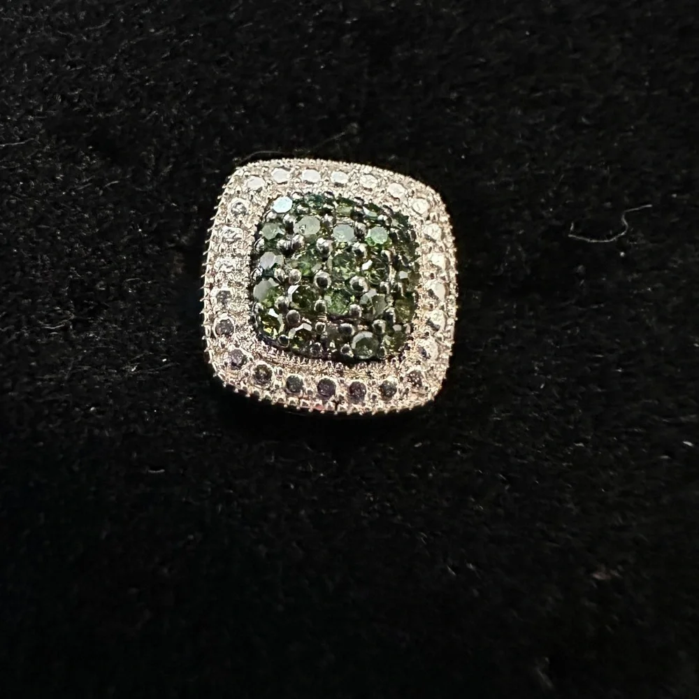 Green Diamond cushion style stud pierced earrings - Picture 5 of 5